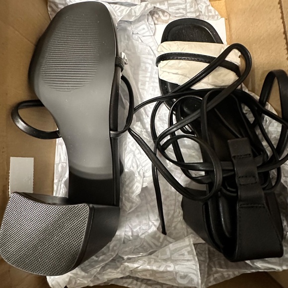 Steve Madden Demure Black Strappy heels women’s sz 6 - Picture 2 of 4